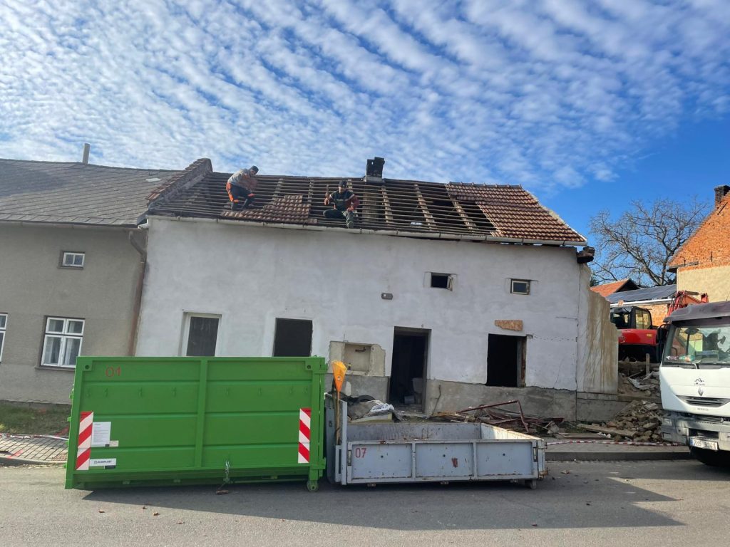 Obec Tištín – demolice rodinného domu