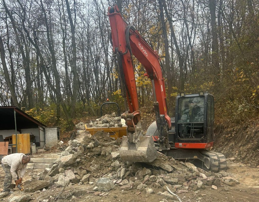 Demolice budovy + zavezeni sterkem