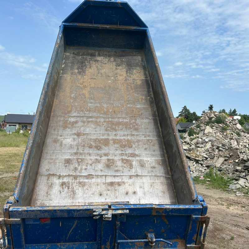 WhatsApp Image 2025-12-16 at 18.52.38 (1)